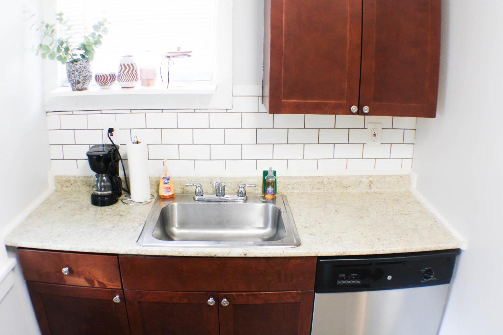 2br - Parking - 5 Min To North Shore! Apartment
